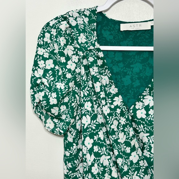 ASTR The Label Floral Wrap Front Surplice Bodysuit - Picture 5 of 16